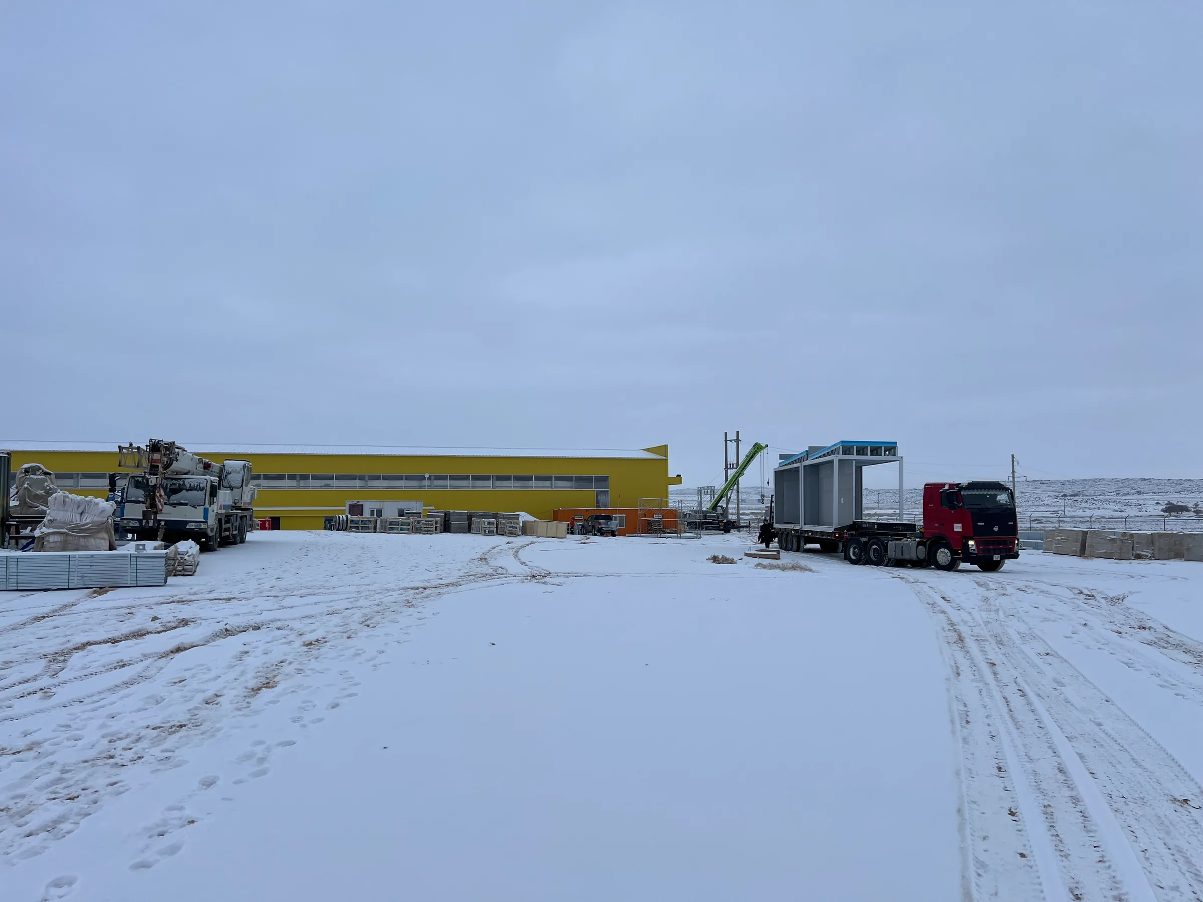 Prefabricated mine control center module delivered during winter